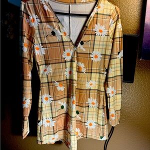 Women’s polyester daisy shirt